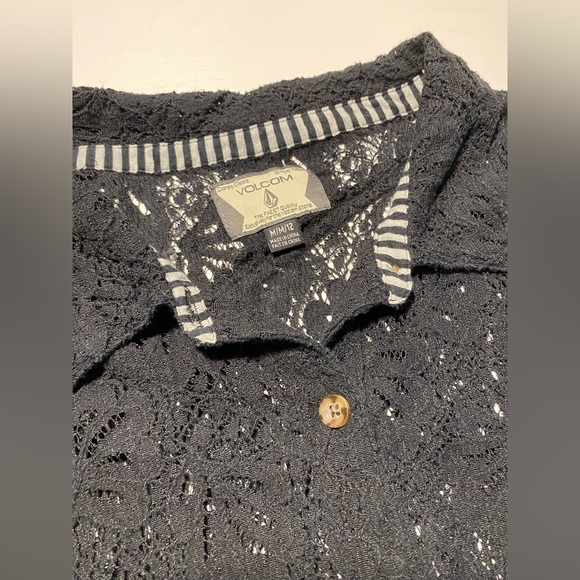 Volcom Women’s Corpo Class Button Down - Picture 2 of 7